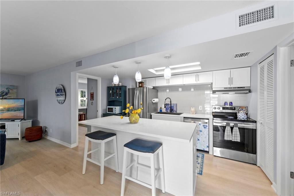 248 Palm DR 3, NAPLES, FL 34112 — photo 4