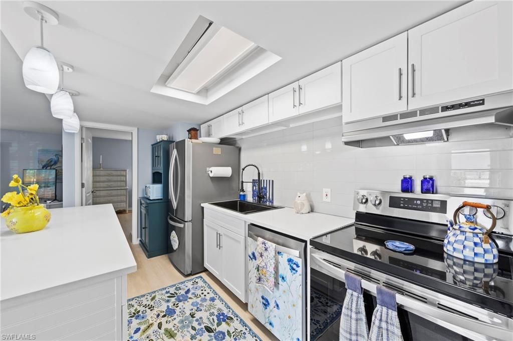 248 Palm DR 3, NAPLES, FL 34112 — photo 5