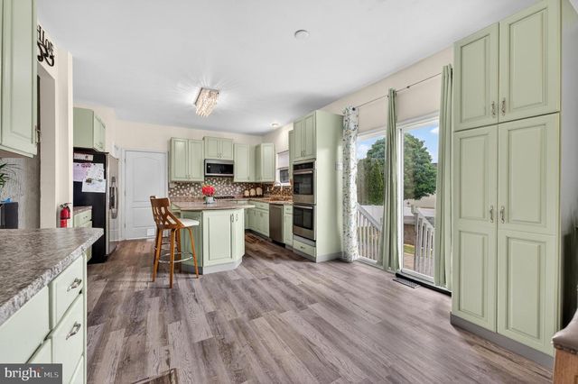 709 S BROAD ST, Clayton, NJ 08312