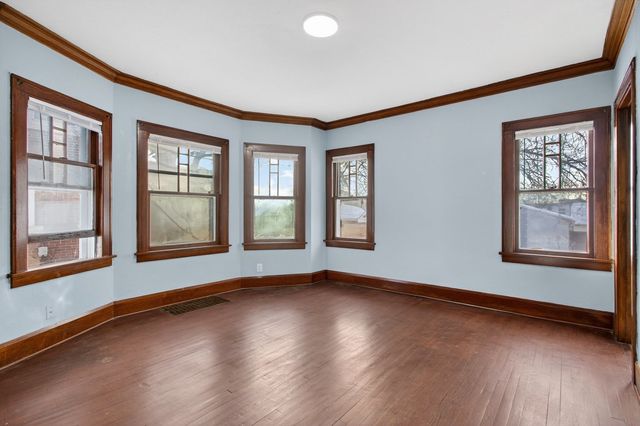 324 Paris Avenue, Rockford, IL 61107