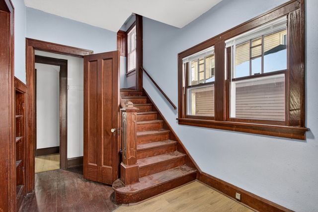 324 Paris Avenue, Rockford, IL 61107