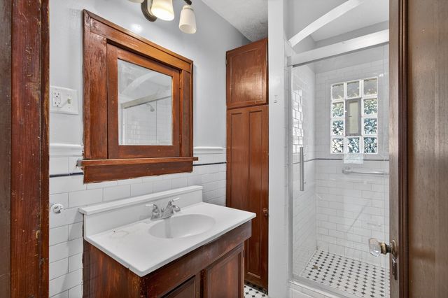 324 Paris Avenue, Rockford, IL 61107