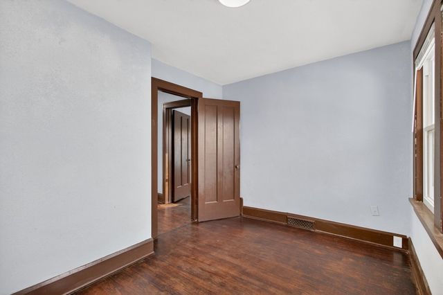 324 Paris Avenue, Rockford, IL 61107