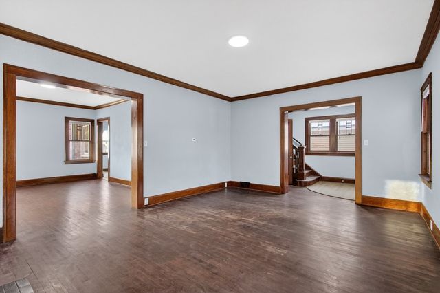 324 Paris Avenue, Rockford, IL 61107