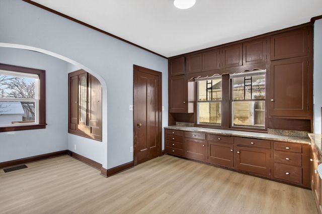 324 Paris Avenue, Rockford, IL 61107