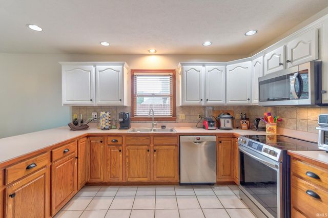 3737 Hartford Place, Evansville, IN 47725