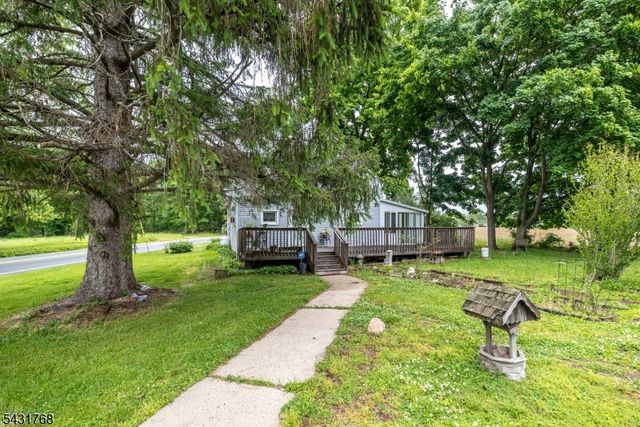 400 Mechlin Corner Rd, Alexandria Twp., NJ 08867