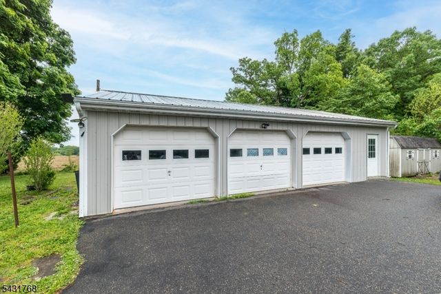 400 Mechlin Corner Rd, Alexandria Twp., NJ 08867