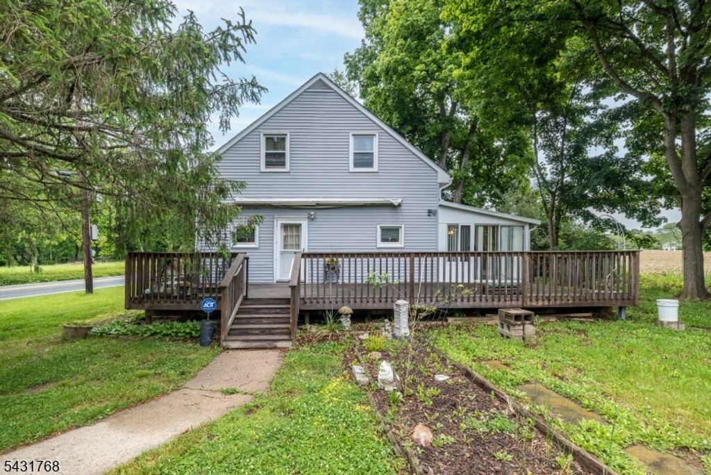 400 Mechlin Corner Rd, Alexandria Twp., NJ 08867