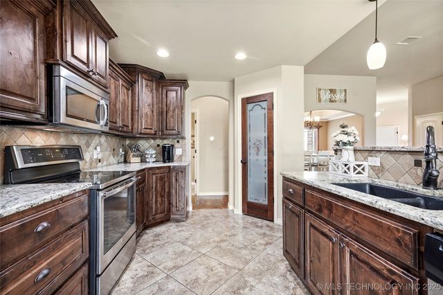 7308 E Louisville Street, Broken Arrow, OK 74014