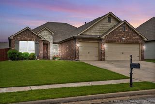 7308 E Louisville Street, Broken Arrow, OK 74014