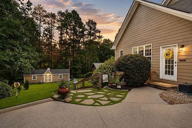 8179 Pineview Court, Villa Rica, GA 30180