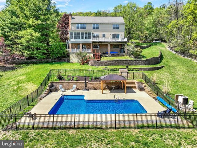 5909 ESHENAUR DR, Harrisburg, PA 17112