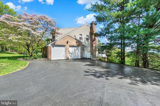 5909 ESHENAUR DR, Harrisburg, PA 17112