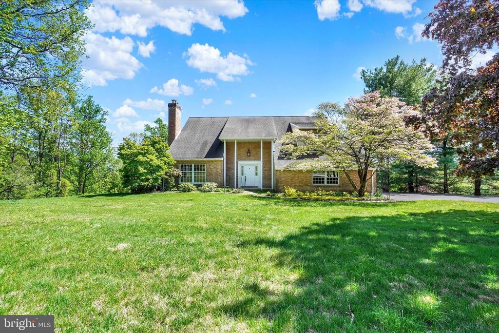 5909 ESHENAUR DR, Harrisburg, PA 17112