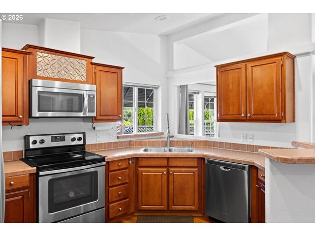 195 SAMANTHA Way, Canyonville, OR 97417