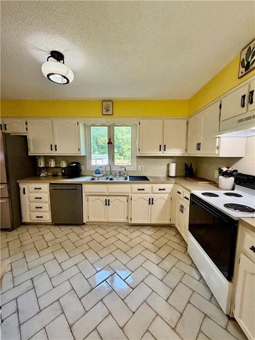 1302 Laurel Street, Kearney, MO 64060