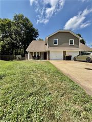 1302 Laurel Street, Kearney, MO 64060