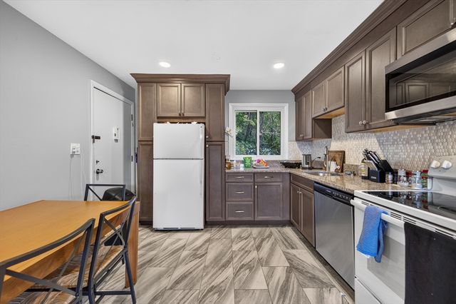30 Jacqueline Road D, Waltham, MA 02452