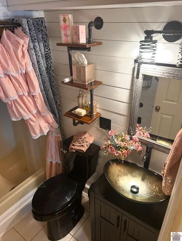 2501 Harrison, Paducah, KY 42001