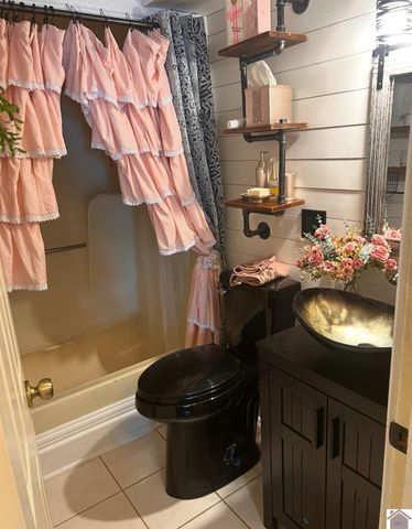 2501 Harrison, Paducah, KY 42001