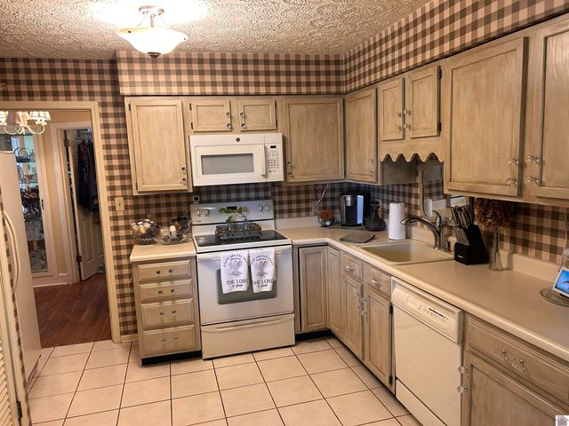 2501 Harrison, Paducah, KY 42001