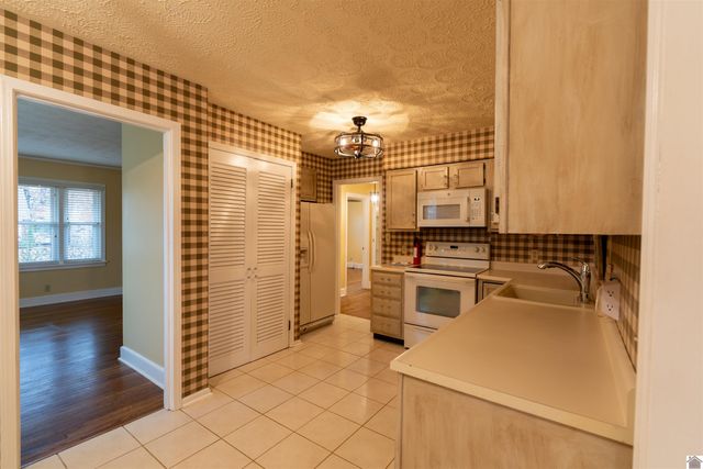 2501 Harrison, Paducah, KY 42001