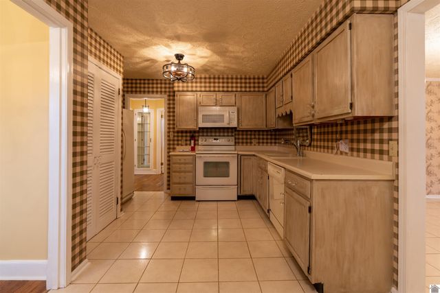 2501 Harrison, Paducah, KY 42001