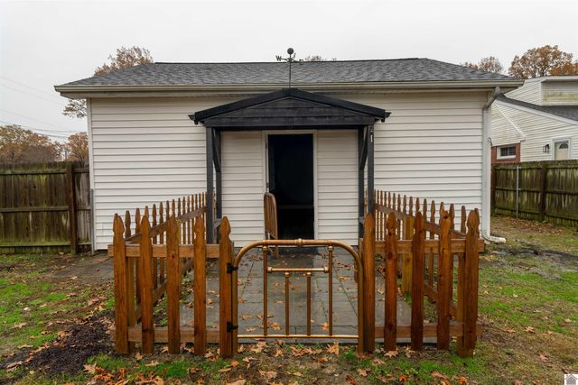 2501 Harrison, Paducah, KY 42001