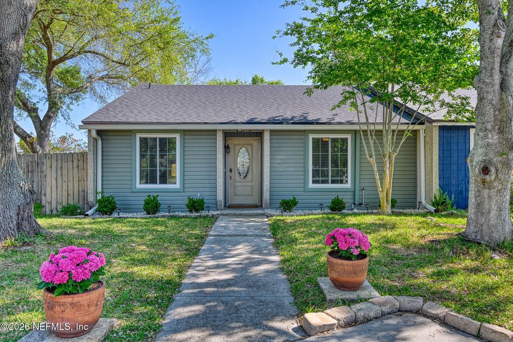 582 AQUATIC Drive, Atlantic Beach, FL 32233