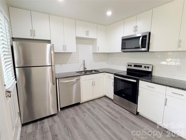 9209 Edgevale Drive, Charlotte, NC 28216