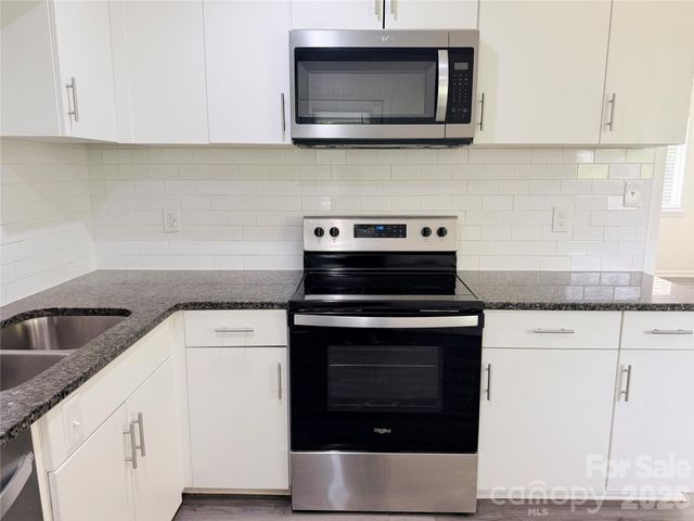 9209 Edgevale Drive, Charlotte, NC 28216
