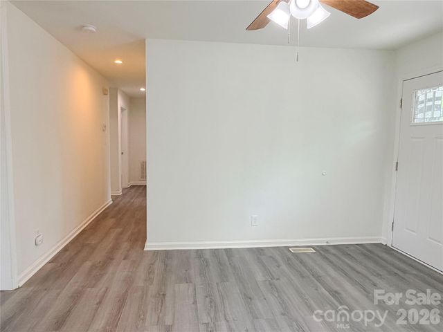 9209 Edgevale Drive, Charlotte, NC 28216