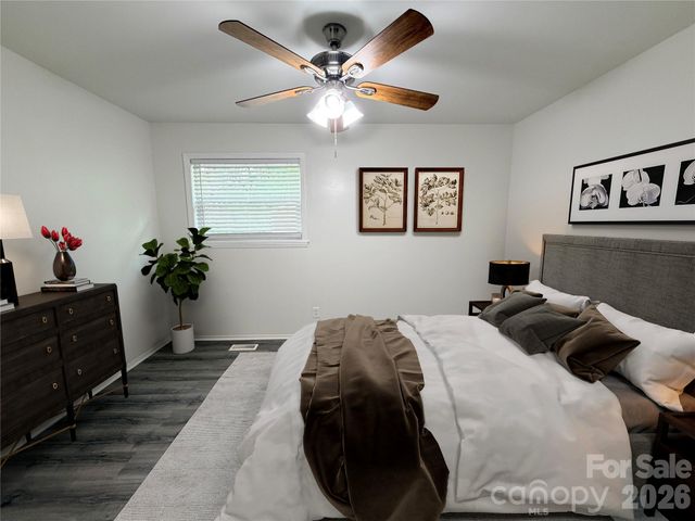 9209 Edgevale Drive, Charlotte, NC 28216