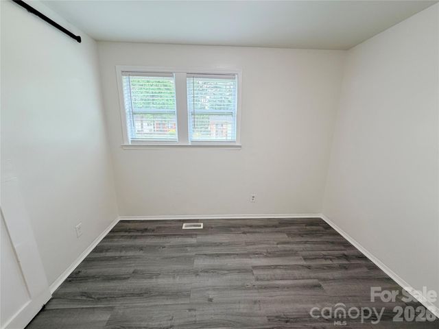 9209 Edgevale Drive, Charlotte, NC 28216