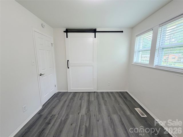 9209 Edgevale Drive, Charlotte, NC 28216