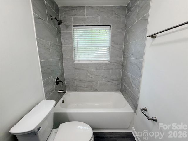 9209 Edgevale Drive, Charlotte, NC 28216