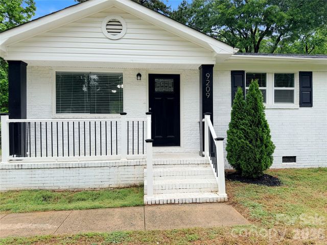 9209 Edgevale Drive, Charlotte, NC 28216
