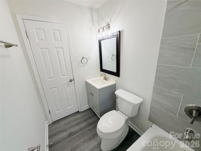 9209 Edgevale Drive, Charlotte, NC 28216