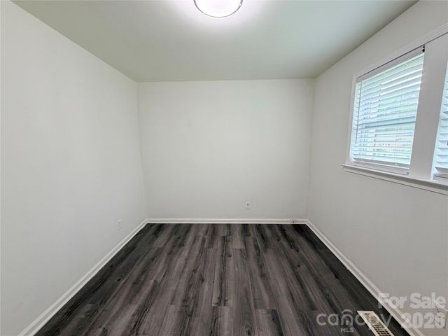 9209 Edgevale Drive, Charlotte, NC 28216