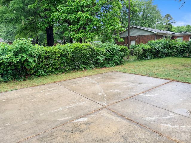 9209 Edgevale Drive, Charlotte, NC 28216