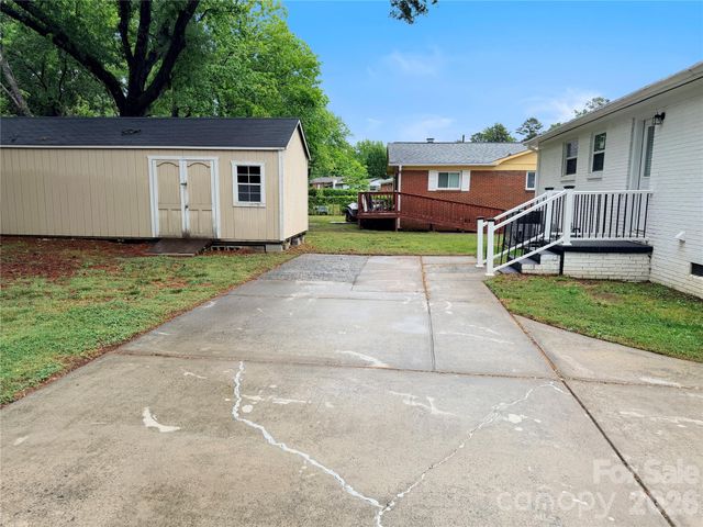9209 Edgevale Drive, Charlotte, NC 28216