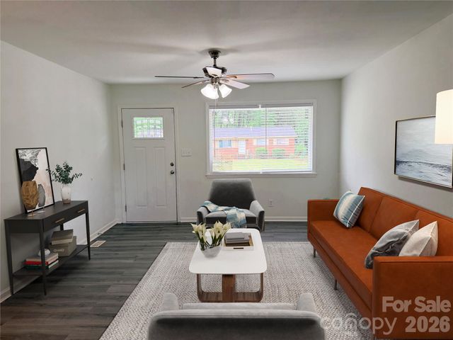 9209 Edgevale Drive, Charlotte, NC 28216