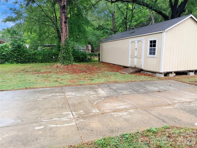 9209 Edgevale Drive, Charlotte, NC 28216