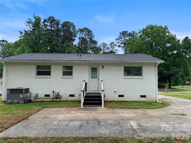 9209 Edgevale Drive, Charlotte, NC 28216