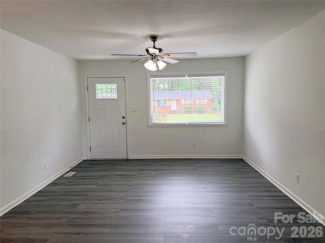 9209 Edgevale Drive, Charlotte, NC 28216