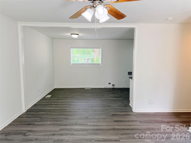 9209 Edgevale Drive, Charlotte, NC 28216