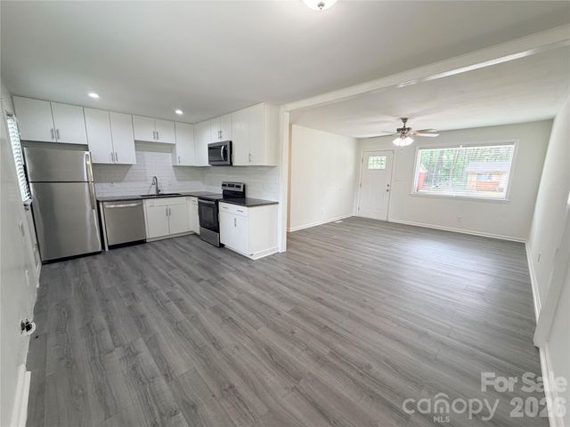 9209 Edgevale Drive, Charlotte, NC 28216