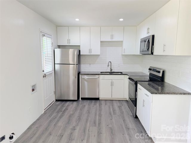 9209 Edgevale Drive, Charlotte, NC 28216