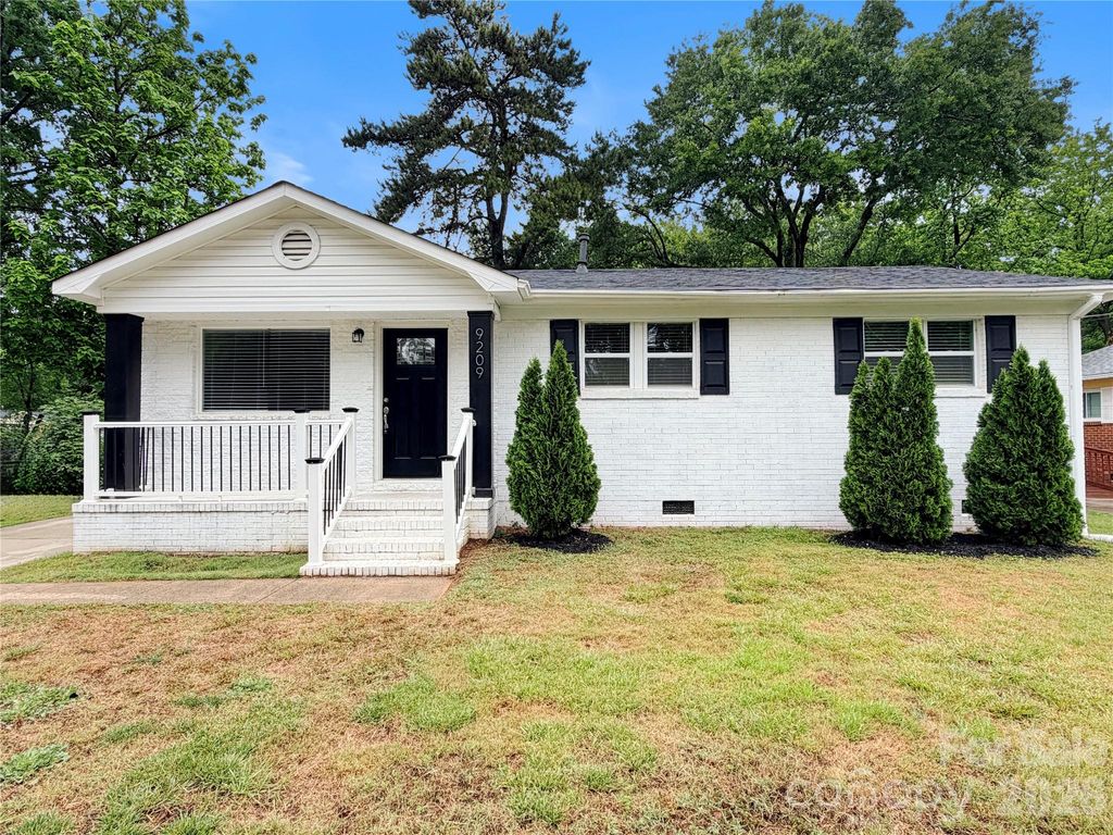 9209 Edgevale Drive, Charlotte, NC 28216